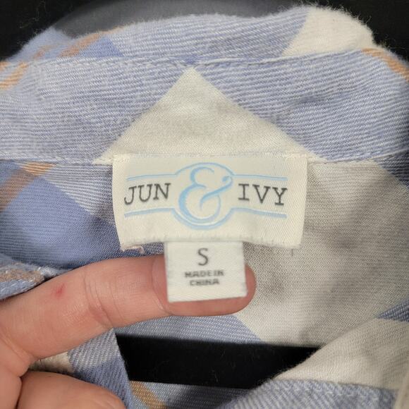 Jun & Ivy Blue White Plaid Button Down Shirt Frayed Hem Cotton Boho Casual Top - Picture 6 of 8